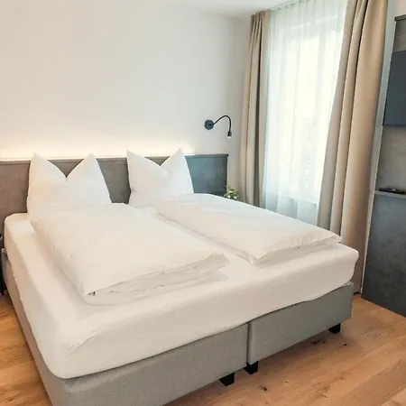 Hoelderlein - Altstadthotel Maison d'hôtes 3*