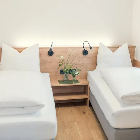 Hoelderlein - Altstadthotel Maison d'hôtes 3*