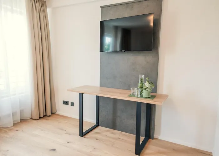 بيت ضيافة Hoelderlein - Altstadthotel 3*